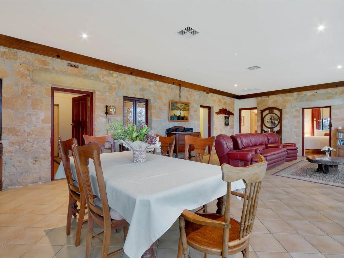Lake Bywater Cottage Walker Flat Экстерьер фото