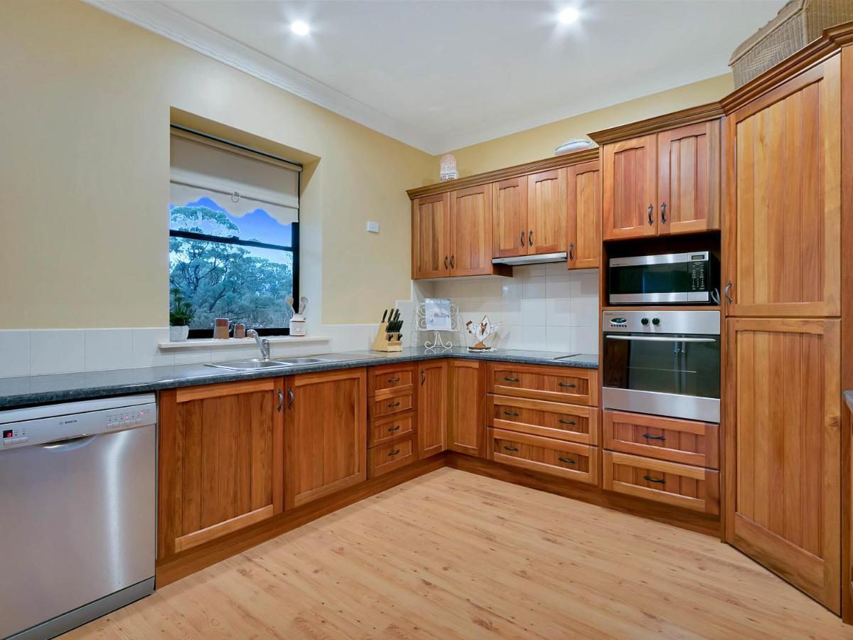 Lake Bywater Cottage Walker Flat Экстерьер фото